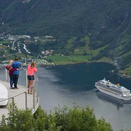 Kirkegata 4 בית אירוח